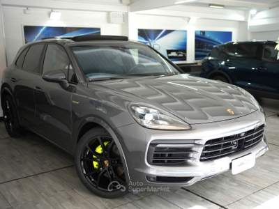 Porsche Cayenne 3.0 V6 E-Hybrid + Tetto apribile Rosso usata Pozzuoli