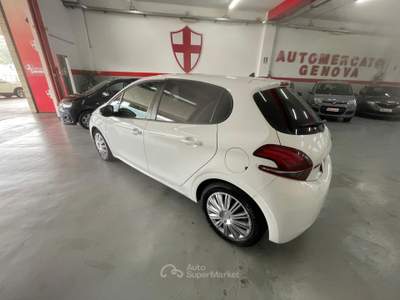 Peugeot 208 208 5p 1.2 puretech Allure 82cv Bianco usata Genova