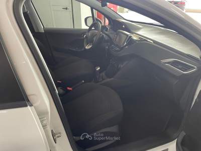Peugeot 208 208 5p 1.2 puretech Allure 82cv Bianco usata Genova