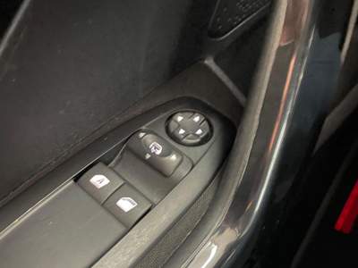 Peugeot 208 208 5p 1.2 puretech Allure 82cv Bianco usata Genova