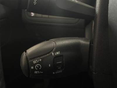 Peugeot 208 208 5p 1.2 puretech Allure 82cv Bianco usata Genova