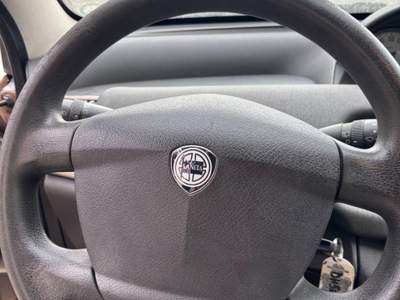 Lancia Ypsilon Argento neo patentato usata Livorno