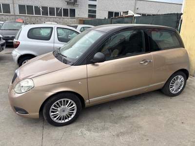 Lancia Ypsilon Argento neo patentato usata Livorno
