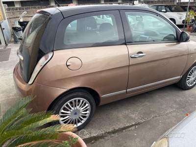 Lancia Ypsilon Argento neo patentato usata Livorno