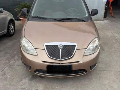 Lancia Ypsilon Argento neo patentato usata Livorno