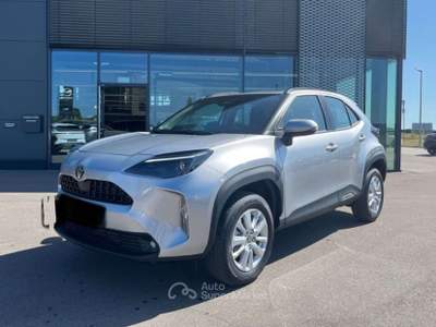 Toyota Yaris Cross KM 0 RATA MENSILE 281,00 EURO CON LA MAXI RATA  1.5H (116 CV) E-CVT Active Eco Argento usata Roma