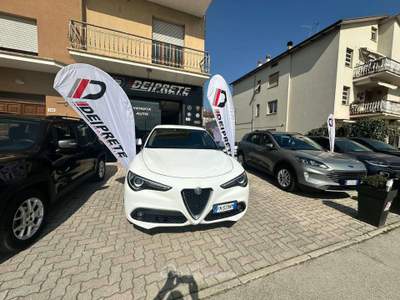 Alfa Romeo Stelvio Stelvio 2017 2.2 t Executive Q4 180cv auto Bianco usata Morrovalle