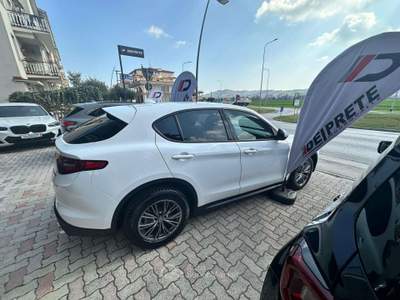 Alfa Romeo Stelvio Stelvio 2017 2.2 t Executive Q4 180cv auto Bianco usata Morrovalle
