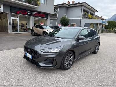 Ford Focus Focus 1.0 EcoBoost Hybr.125 5p.ST LINE SYNC 4 NAVIGATION TOUCH 13.2 Grigio usata Arco Ford Focus Focus 1.0 EcoBoost Hybr.125 5p.ST LINE SYNC 4 NAVIGATION TOUCH 13.2 Grigio usata Arco
