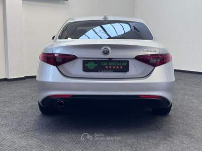 Alfa Romeo Giulia 2.2 160 CV Rosso Edizione LED|PADDLES|RETROCAMERA Argento usata Como