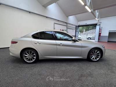 Alfa Romeo Giulia 2.2 160 CV Rosso Edizione LED|PADDLES|RETROCAMERA Argento usata Como