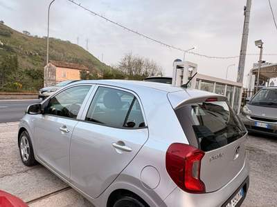 Kia Picanto 5 porte active usata Pozzuoli
