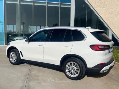 BMW X5 xDrive30d 48V Business Super Offerta T-Stock Bianco usata Gela