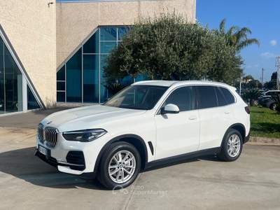 BMW X5 xDrive30d 48V Business Super Offerta T-Stock Bianco usata Gela