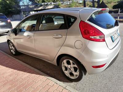 Ford Fiesta Compatta onesta e tenuta con attenzione usata San Salvo (CH)