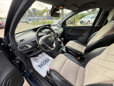 Lancia Ypsilon 1.2 69CV 5porte Platinum Navi Pelle Blu/Azzurro usata Mesagne