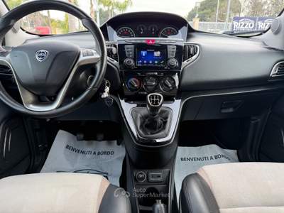 Lancia Ypsilon 1.2 69CV 5porte Platinum Navi Pelle Blu/Azzurro usata Mesagne
