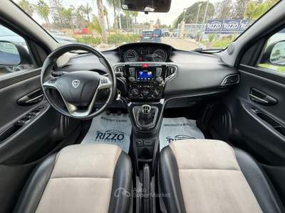 Lancia Ypsilon 1.2 69CV 5porte Platinum Navi Pelle Blu/Azzurro usata Mesagne