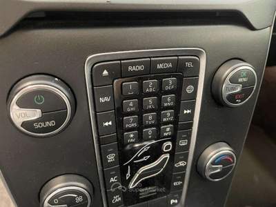 Volvo V40 BUSINESS PLUS D2 Geartronic Bianco usata Bagnaria Arsa