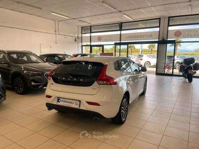 Volvo V40 BUSINESS PLUS D2 Geartronic Bianco usata Bagnaria Arsa