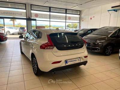 Volvo V40 BUSINESS PLUS D2 Geartronic Bianco usata Bagnaria Arsa