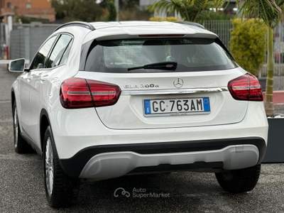 Mercedes-Benz GLA 200 d Automatic 4Matic Premium Bianco usata Fiumicino