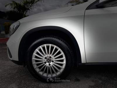 Mercedes-Benz GLA 200 d Automatic 4Matic Premium Bianco usata Fiumicino