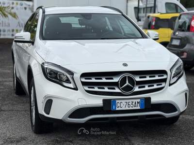 Mercedes-Benz GLA 200 d Automatic 4Matic Premium Bianco usata Fiumicino