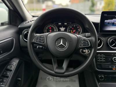 Mercedes-Benz GLA 200 d Automatic 4Matic Premium Bianco usata Fiumicino