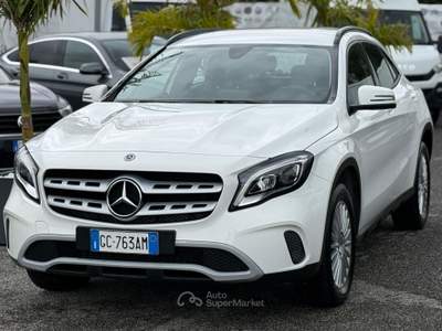 Mercedes-Benz GLA 200 d Automatic 4Matic Premium Bianco usata Fiumicino