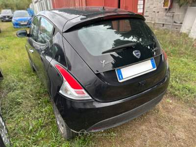 Lancia Ypsilon  - ypsilon 1.0 firefly hybrid gold s&s 70cv 5p.ti Nero usata Roma