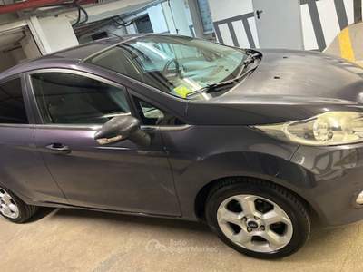 Ford Fiesta Unico proprietario, mai fumato in auto, tenuta bene Grigio usata Salerno