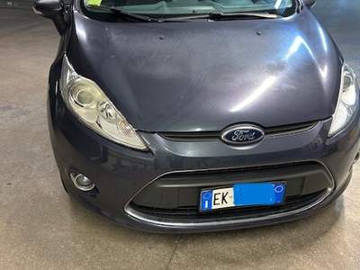 Ford Fiesta Unico proprietario, mai fumato in auto, tenuta bene Grigio usata Salerno