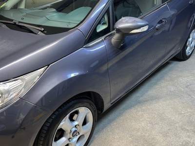 Ford Fiesta Unico proprietario, mai fumato in auto, tenuta bene Grigio usata Salerno