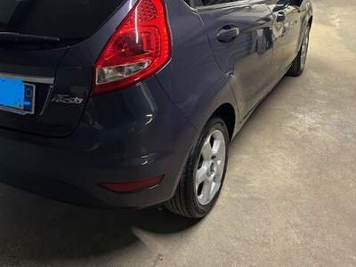 Ford Fiesta Unico proprietario, mai fumato in auto, tenuta bene Grigio usata Salerno