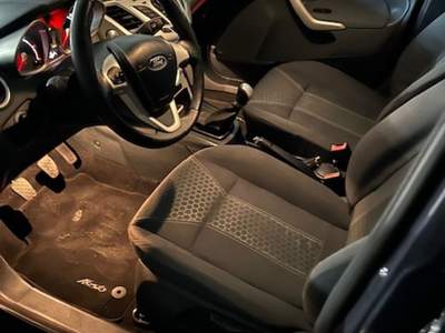 Ford Fiesta Unico proprietario, mai fumato in auto, tenuta bene Grigio usata Salerno