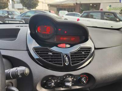 Renault Twingo Auto in ottime condizioni sia interno che esterno Nero usata SAVIANO