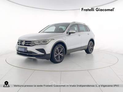 Volkswagen Tiguan 1.4 tsi eh elegance dsg Argento usata Vigevano