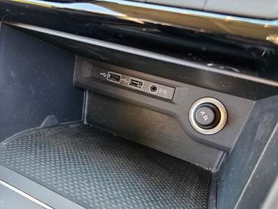 Volkswagen Touran Pochi km, ottimo stato generale con qualche difetto estetico. Grigio usata Vignate