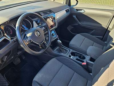 Volkswagen Touran Pochi km, ottimo stato generale con qualche difetto estetico. Grigio usata Vignate