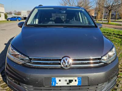 Volkswagen Touran Pochi km, ottimo stato generale con qualche difetto estetico. Grigio usata Vignate