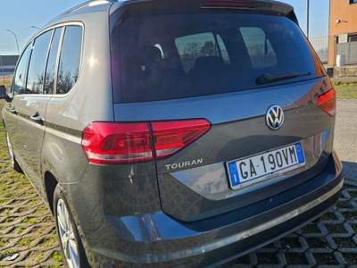 Volkswagen Touran Pochi km, ottimo stato generale con qualche difetto estetico. Grigio usata Vignate