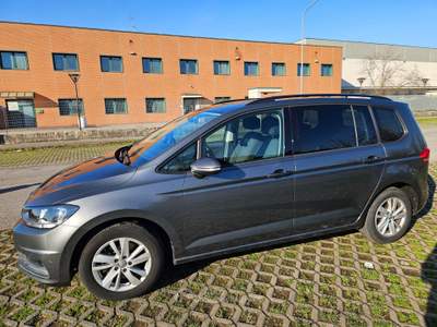 Volkswagen Touran Pochi km, ottimo stato generale con qualche difetto estetico. Grigio usata Vignate