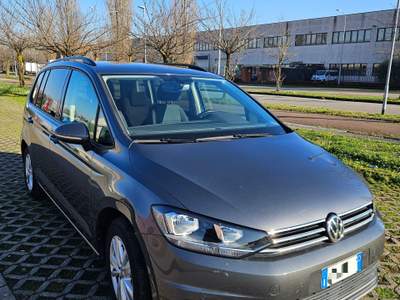 Volkswagen Touran Pochi km, ottimo stato generale con qualche difetto estetico. Grigio usata Vignate