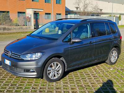 Volkswagen Touran Pochi km, ottimo stato generale con qualche difetto estetico. Grigio usata Vignate