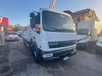 Daf CF 85 LF 120 Q.LI GRU+CASSONE FISSO  Bianco usata Pontecagnano Faiano