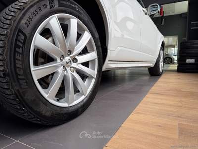 Volvo XC90 XC90 D5 AWD Geartronic 7 posti Momentum Bianco usata San Michele salentino
