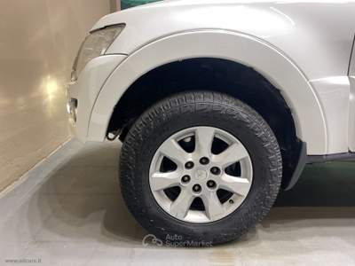 Mitsubishi Pajero Pajero 3.2 DI-D 16V aut. 5p. Intense DPF *GANCIO TRAINO*7 POSTI* Bianco usata Castrezzato