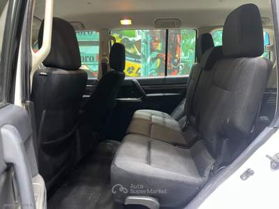 Mitsubishi Pajero Pajero 3.2 DI-D 16V aut. 5p. Intense DPF *GANCIO TRAINO*7 POSTI* Bianco usata Castrezzato