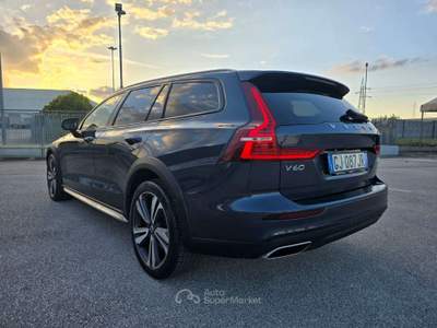 Volvo V60 Cross Country V60 II 2019 Cross Country 2.0 b4 Business Pro Line Blu/Azzurro usata Monte San Vito